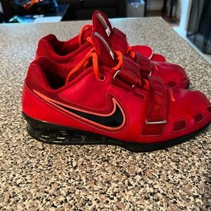 Romaleo 2’s. Size 8.5 mens.  Minor blemishes. In great shape!